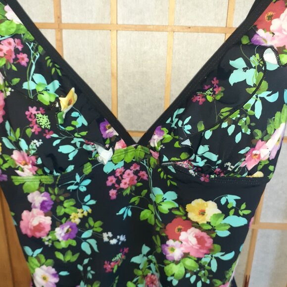 NEW! JADA LOFT BOUTIQUE 1 PC SWIMSUIT BLACK FLORAL PLUNGE RUFFLED-WOMENS SIZE L - Picture 2 of 5